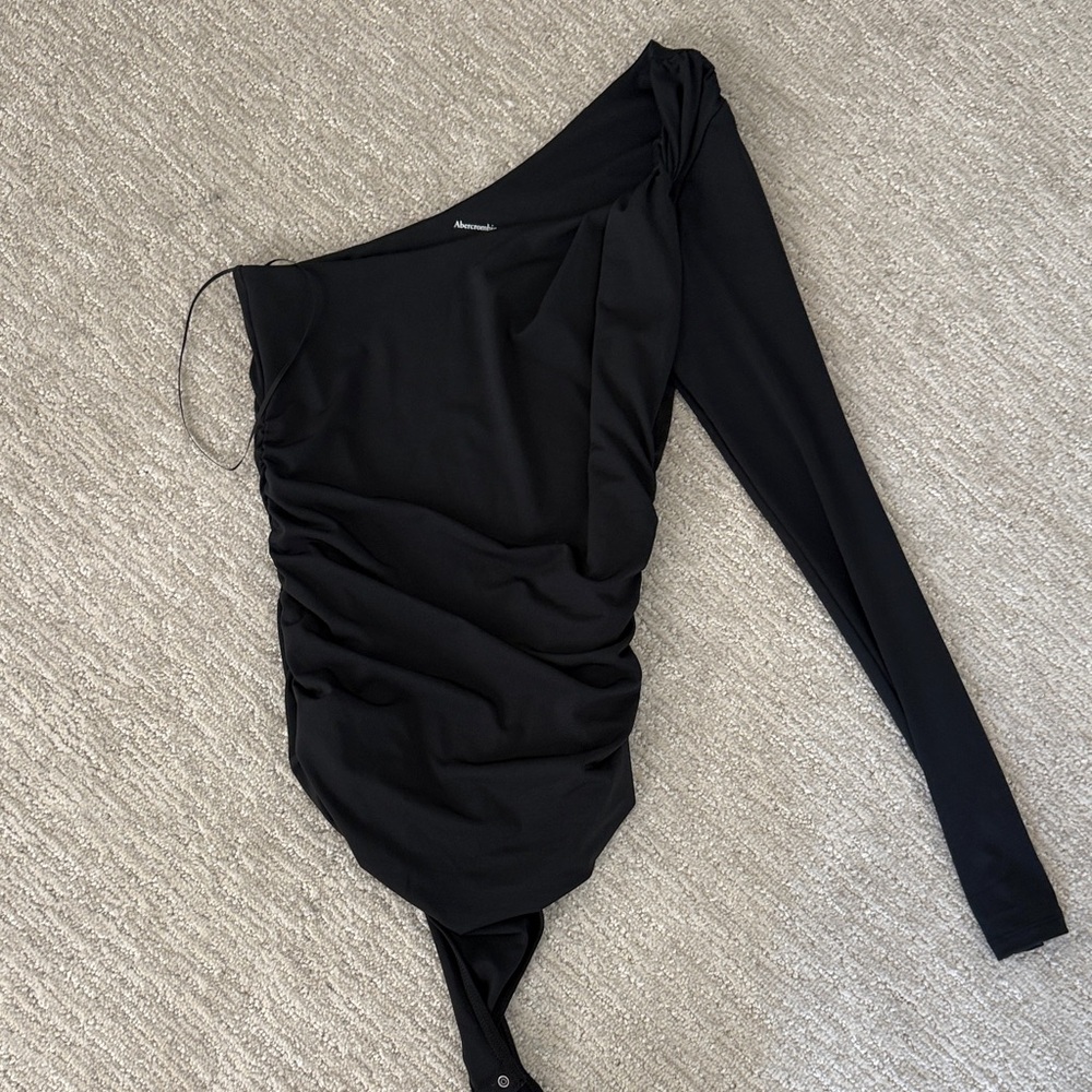 Abercrombie & Fitch Black One-Shoulder Long Sleeve Bodysuit